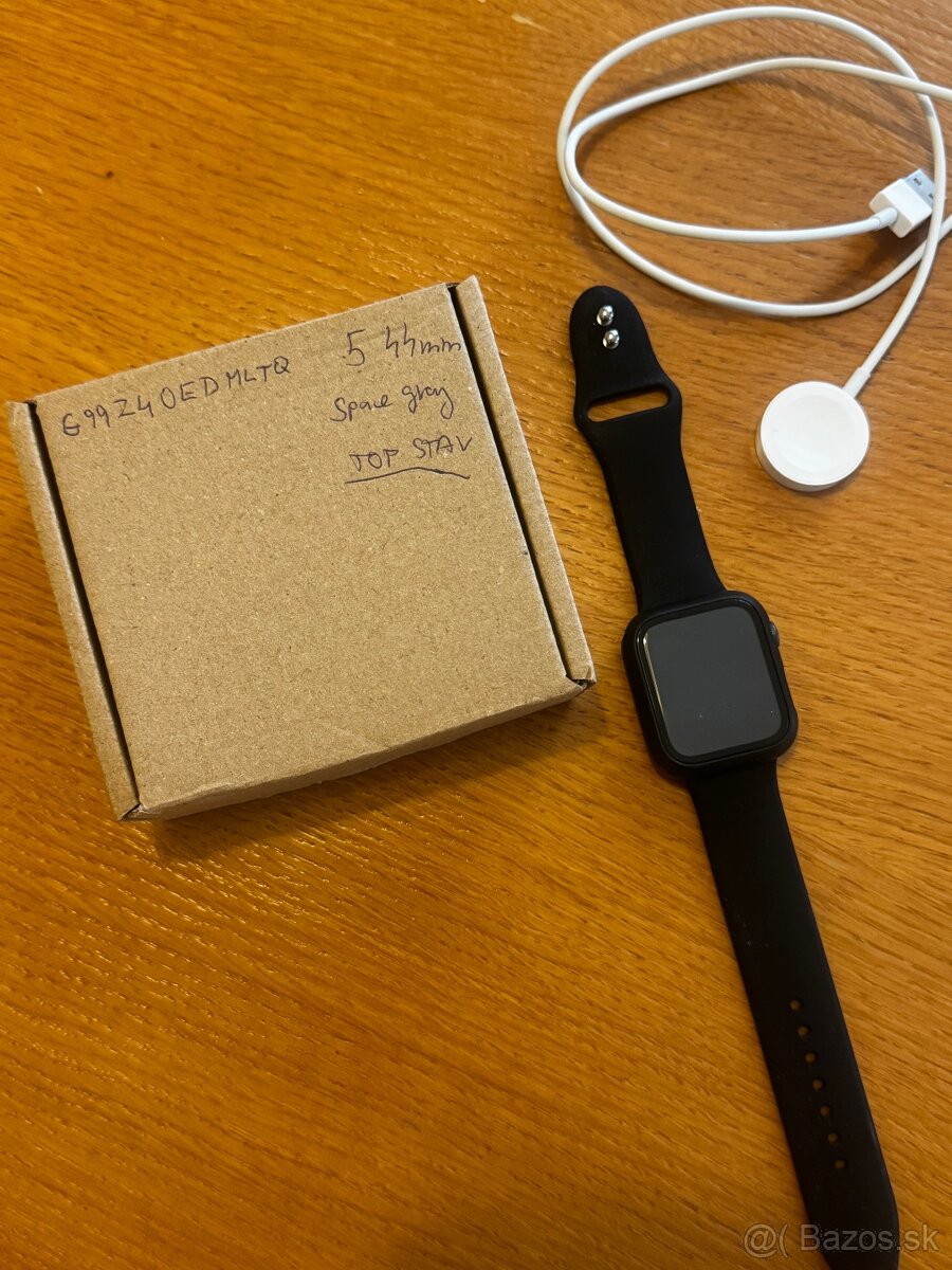 Apple watch 5 GPS 44mm čierne TOP STAV