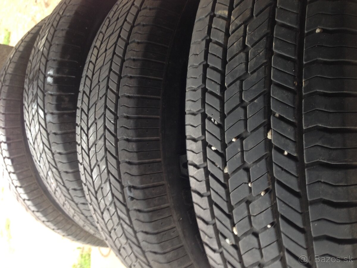 Predám celoročne pneumatiky 215/70R16. 5mm/6mm