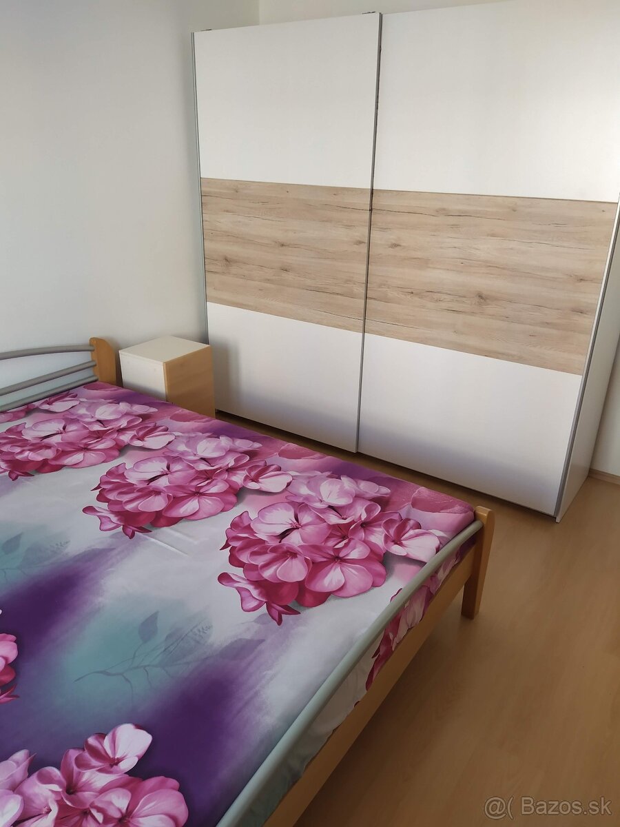 Dám do prenájmu 2,5 izbový byt s dvomi balkónmi