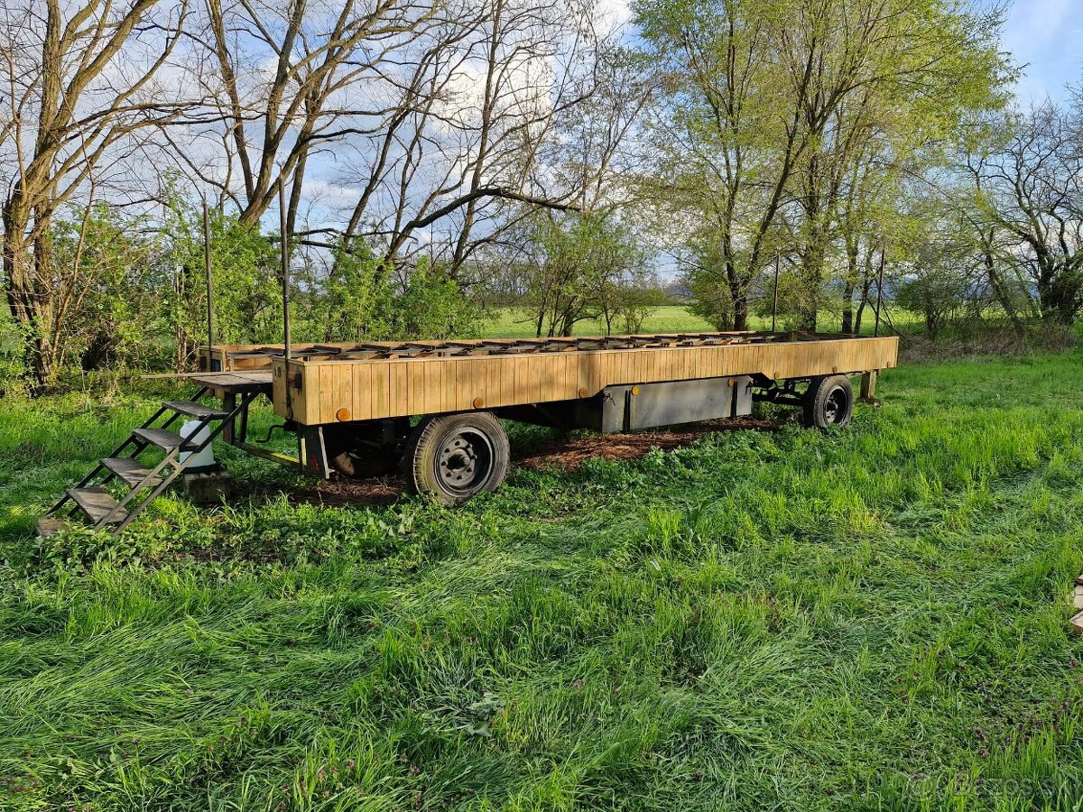 včelársky kočovný voz