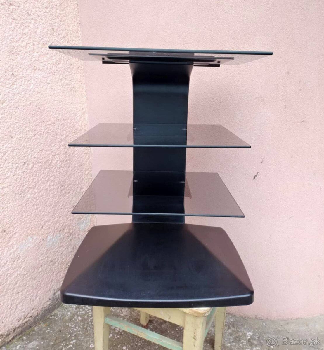 Sklenený čierny TV stolík