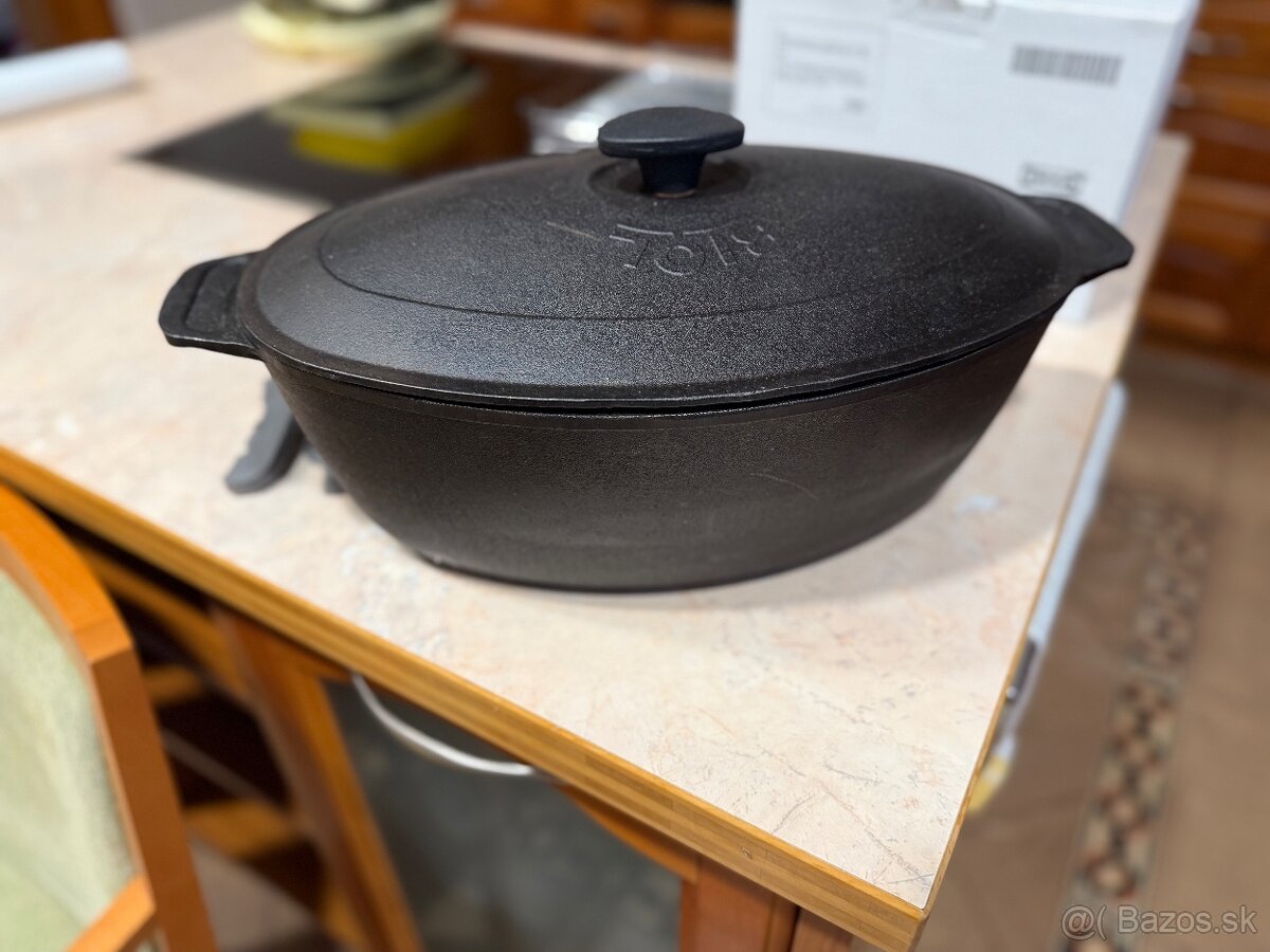 Pekač na kačice. Liatinový hrniec.