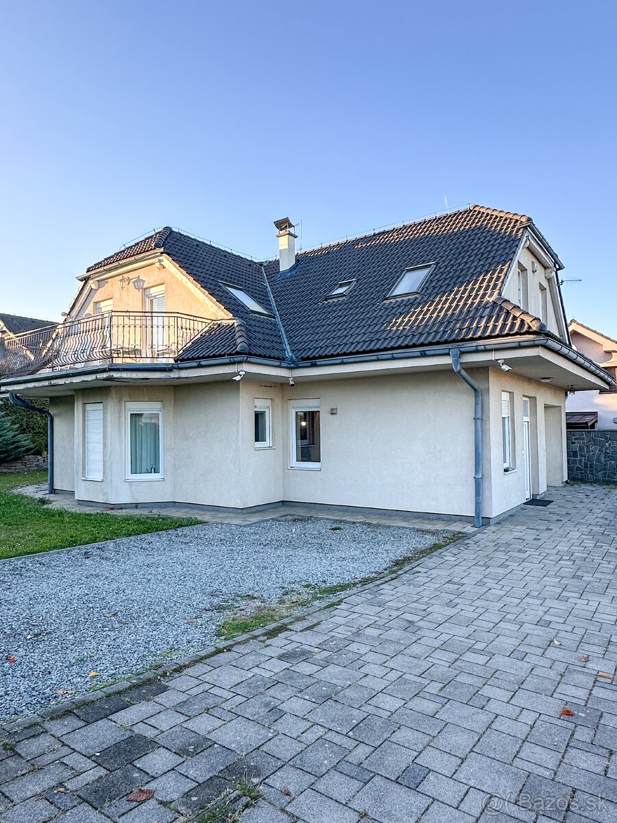 Priestranný dom s možnosťou dvojgeneračného bývania, Budimír