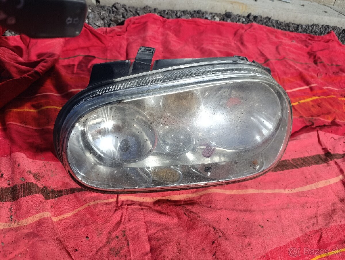 Svetlo golf 4 predné lave