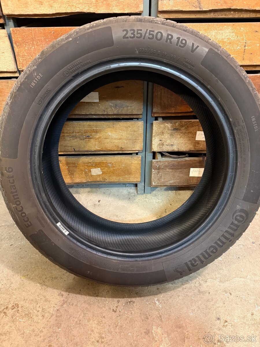 Continental EcoContact 6 235/50 R19 V