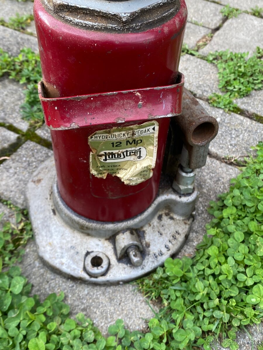 Hydraulicky zdvihak