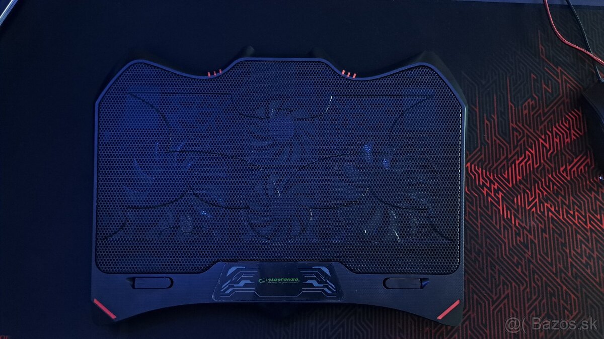 Predam chladič pod notebook