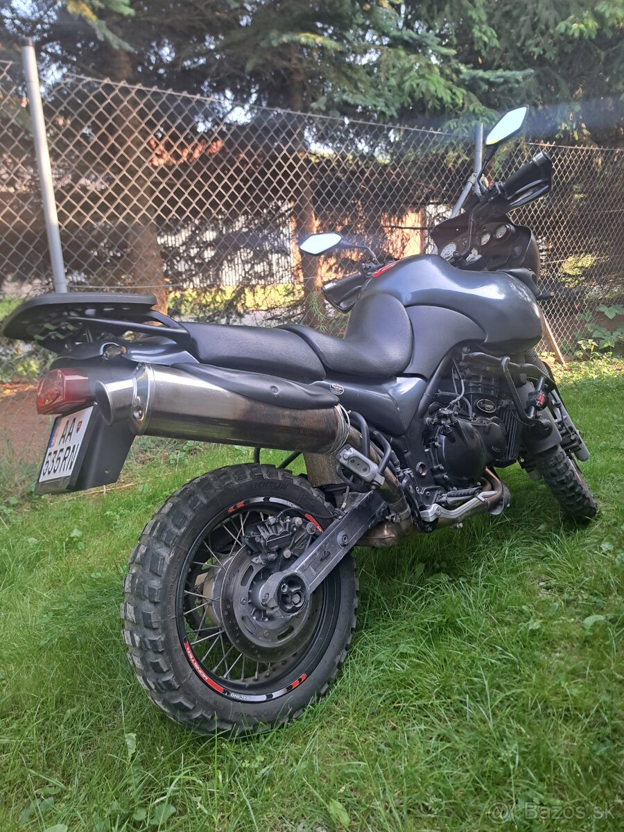 Triumph Tiger 885i