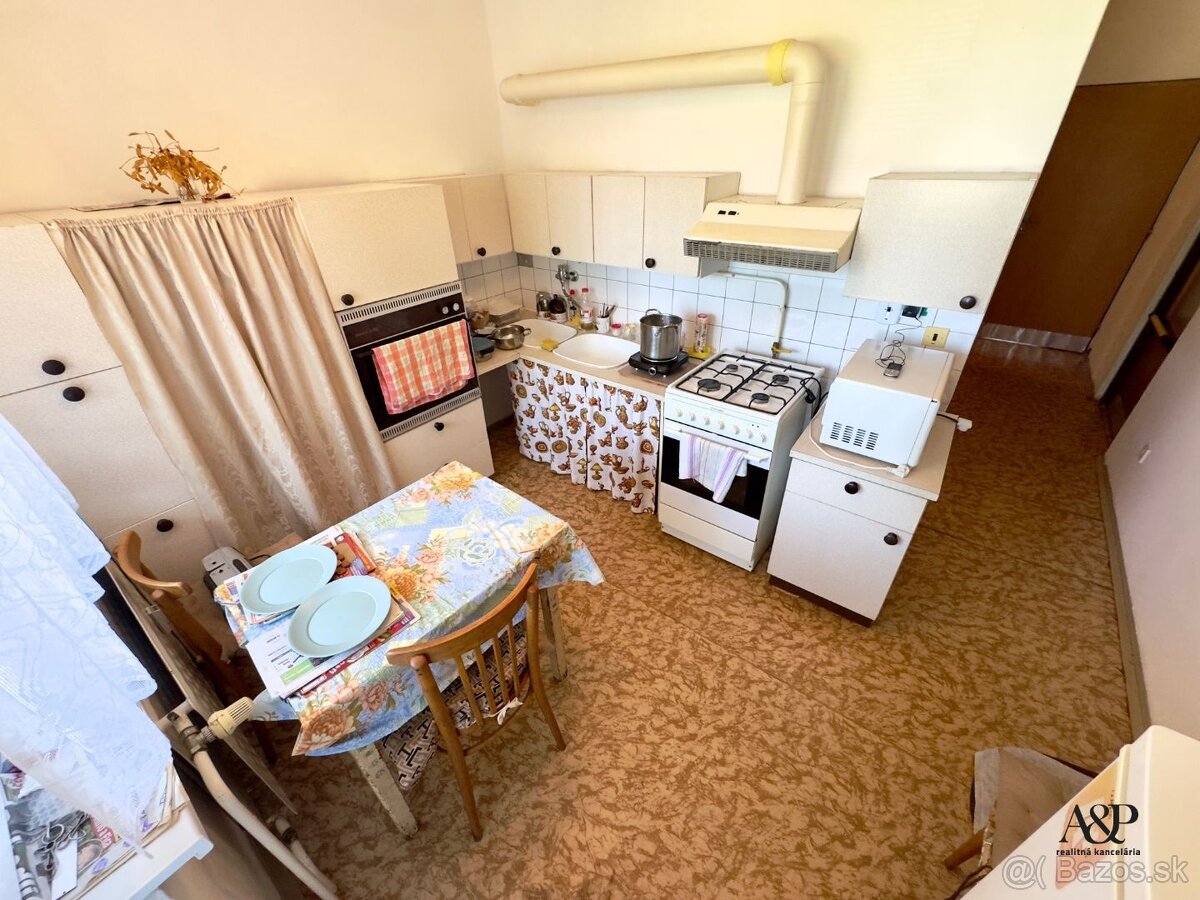 NA PREDAJ 2 IZB. BYT S LOGGIOU, 64M2, SOTINSKÁ UL., SENICA
