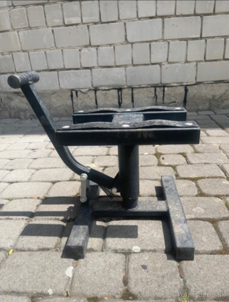 Predám stojan na moto