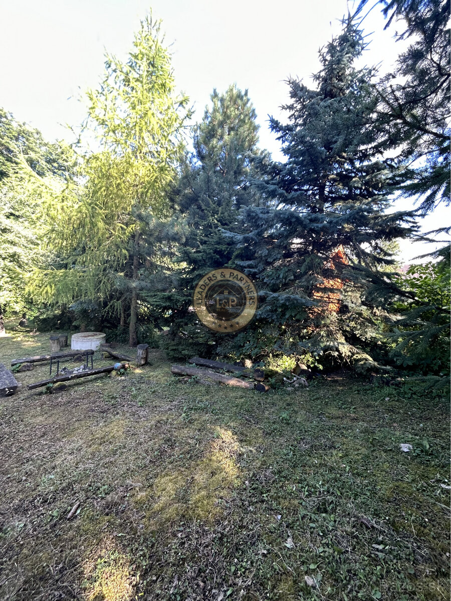 ZNÍŽENÁ CENA Na predaj pozemok s chatkou v Trstíne časť Ras