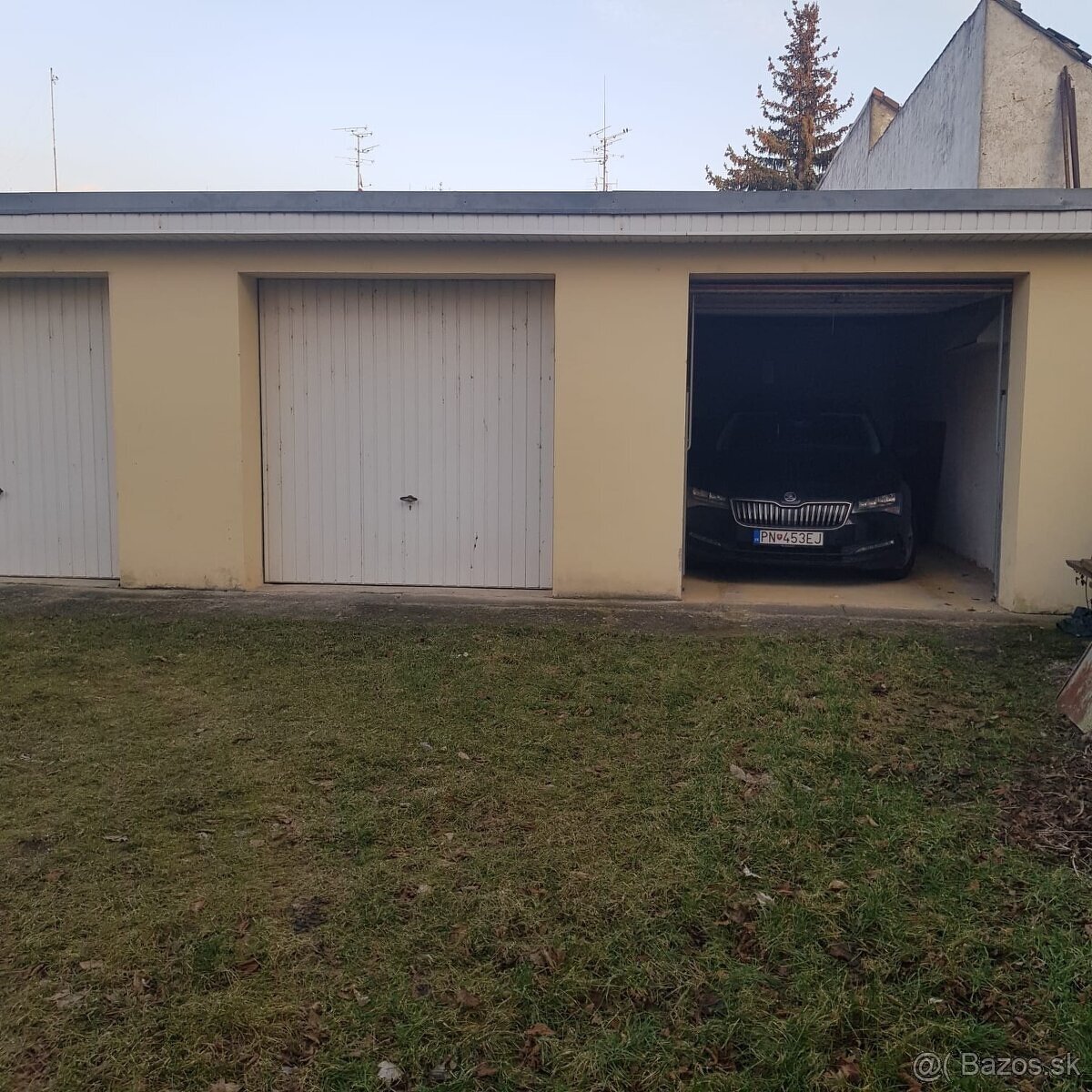 Garaž v Piešťanoch