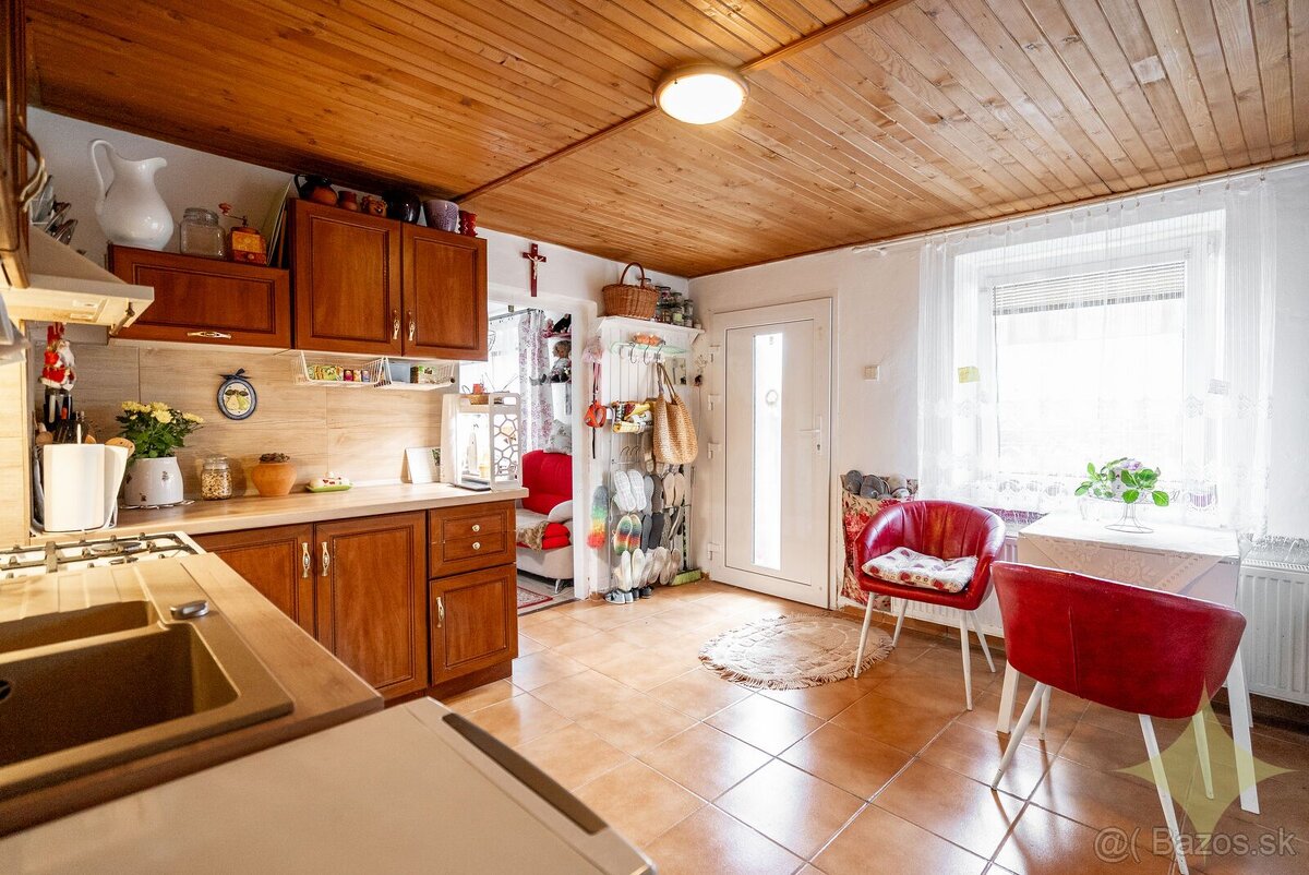 Pokoj vidieka, výhody mesta – Rodinný dom v Novej Bani na pr