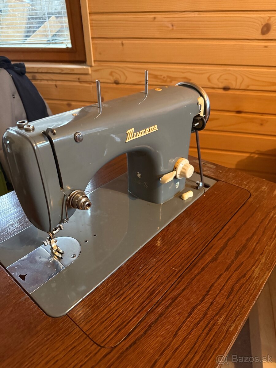 Šijací stroj minerva