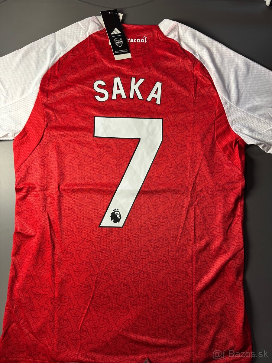 Dres Saka Arsenal nový