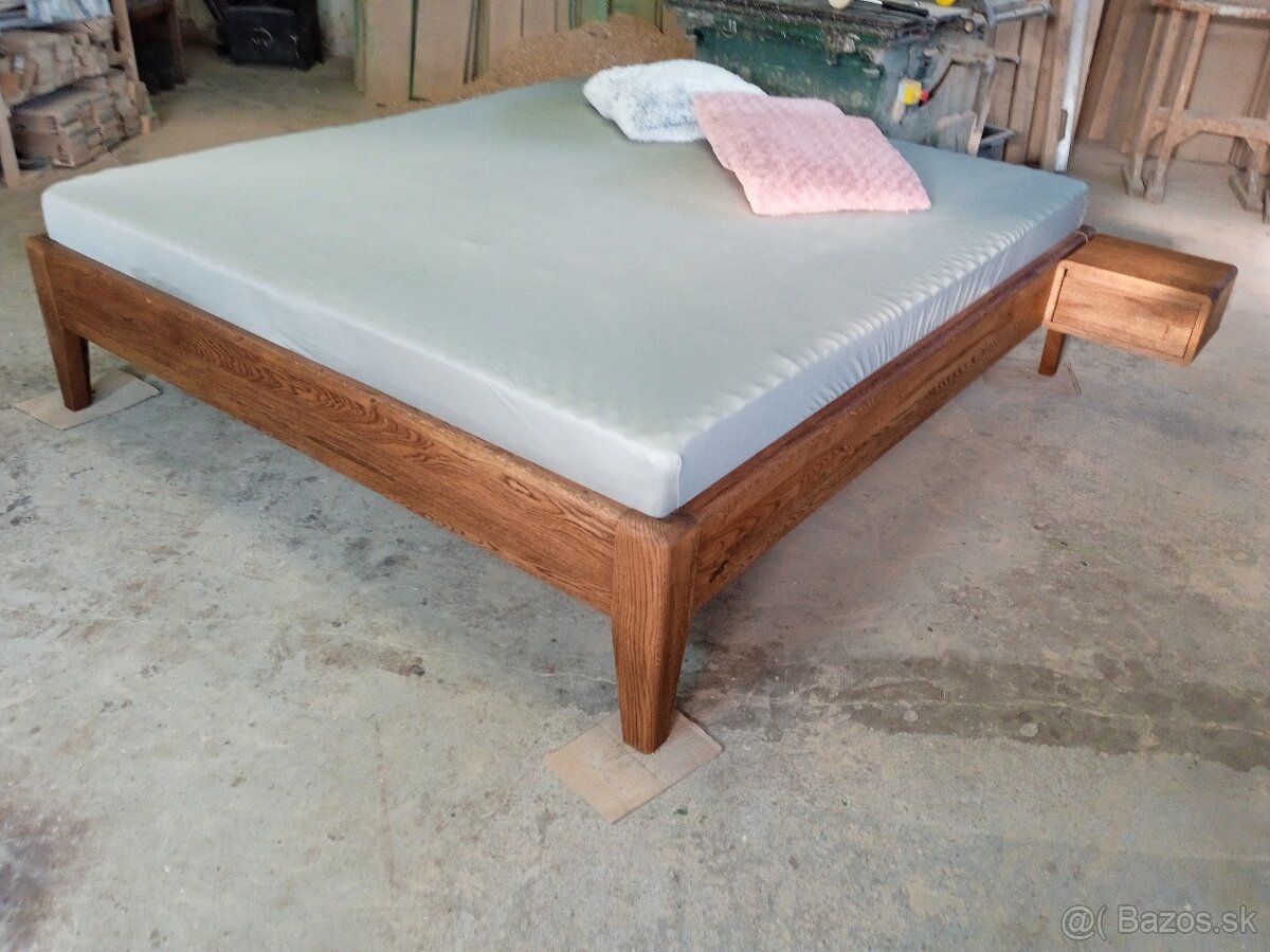 Dubová posteľ bez čela Vilma