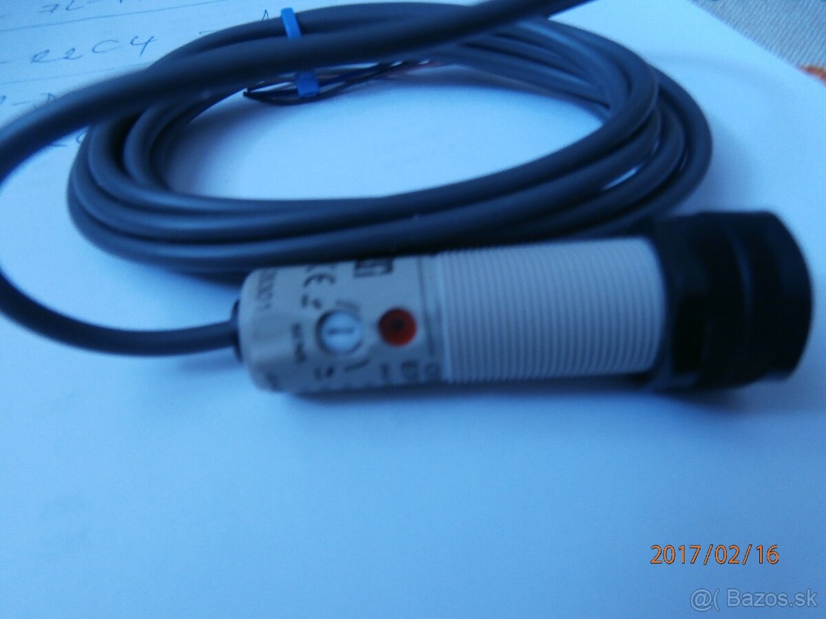 Optický snimač E3F2DS10,30,NPN,PNP.