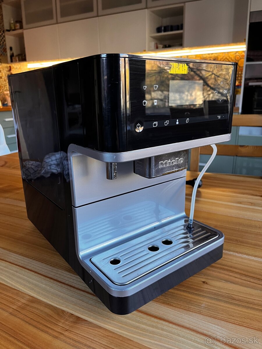 Predám Miele kávovar.