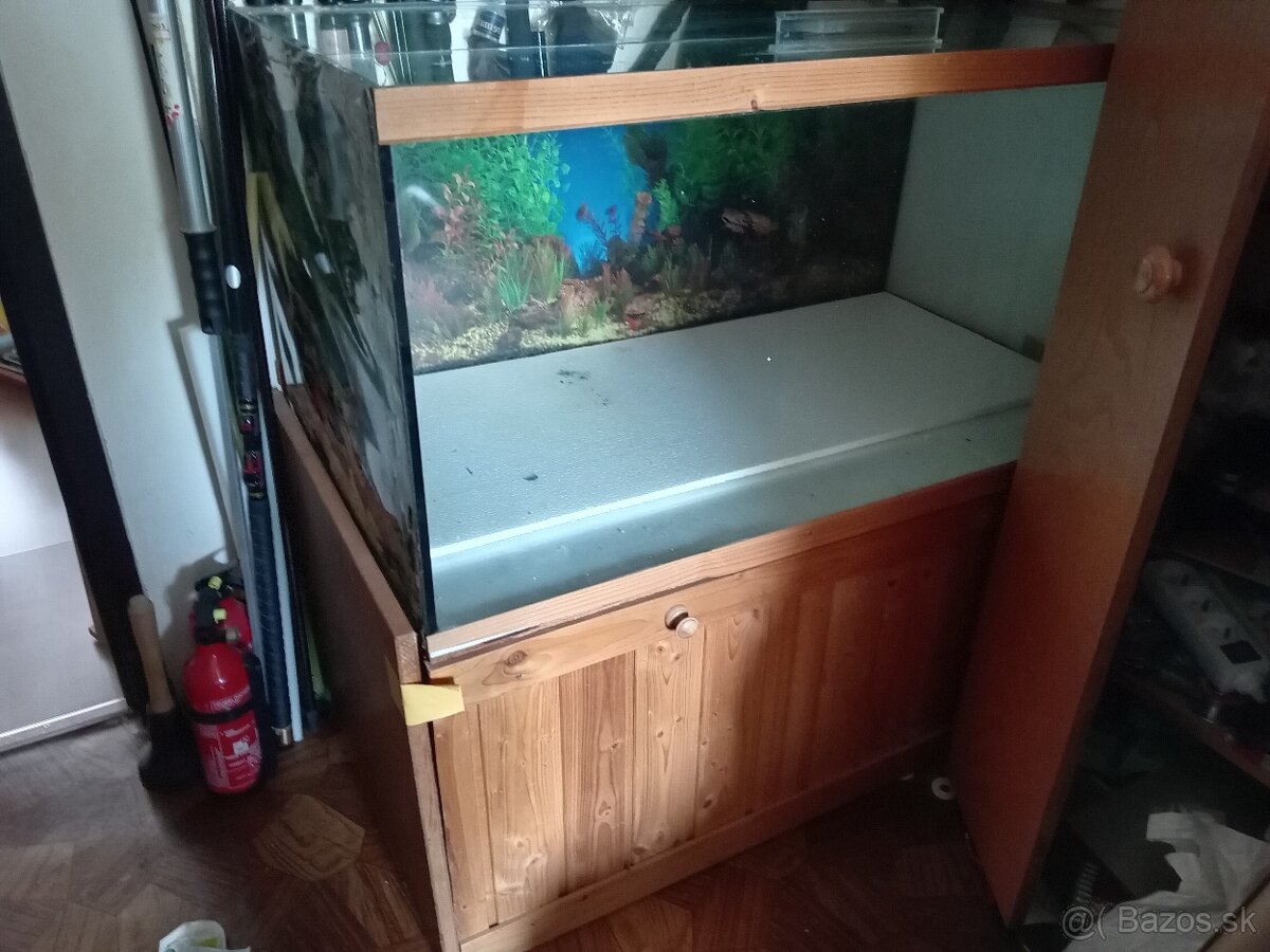 Predam 265 l akvarium so stojanom