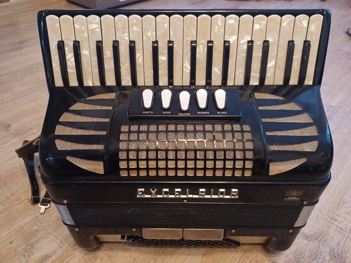 Predam akordeon excelsior