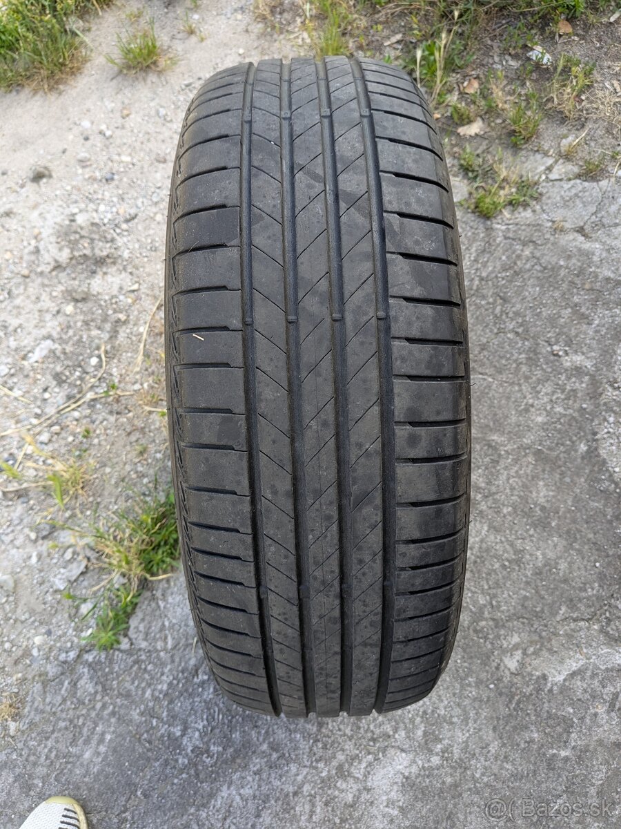 215/65 R16