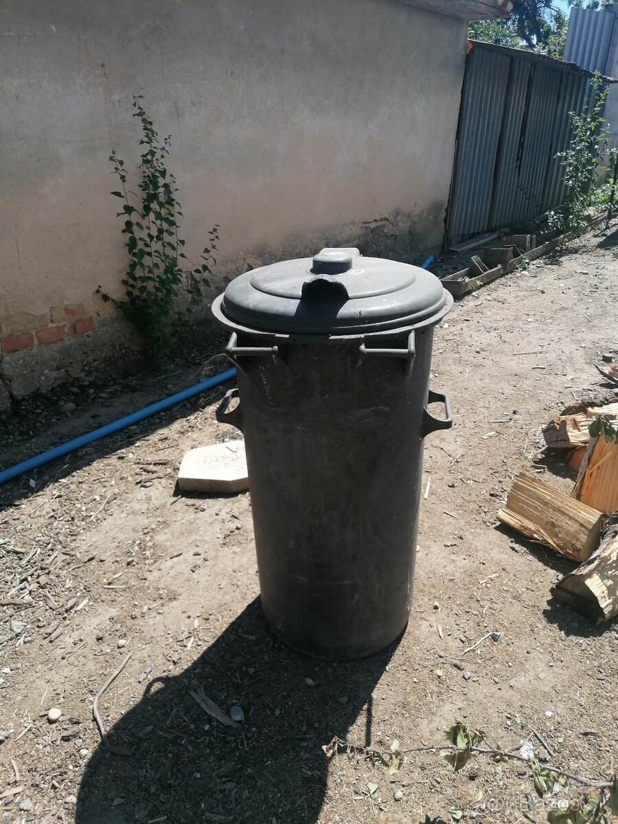 Predám 2 ks plastové nádoby na kvas