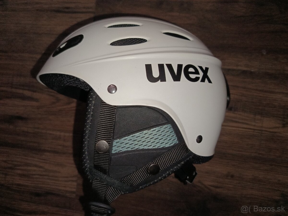 Predam lyziarsku prilbu Uvex