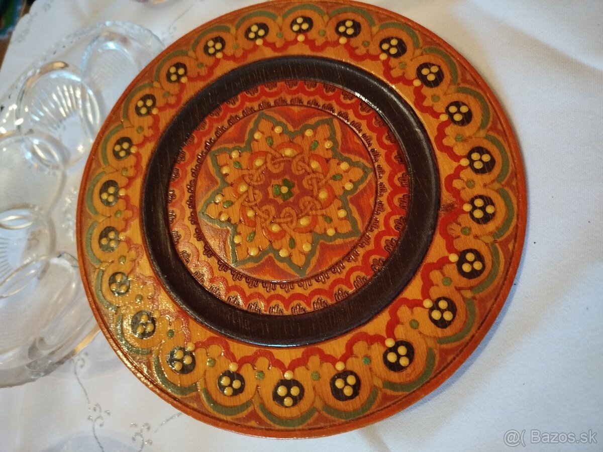 Drevený dekoračný tanier