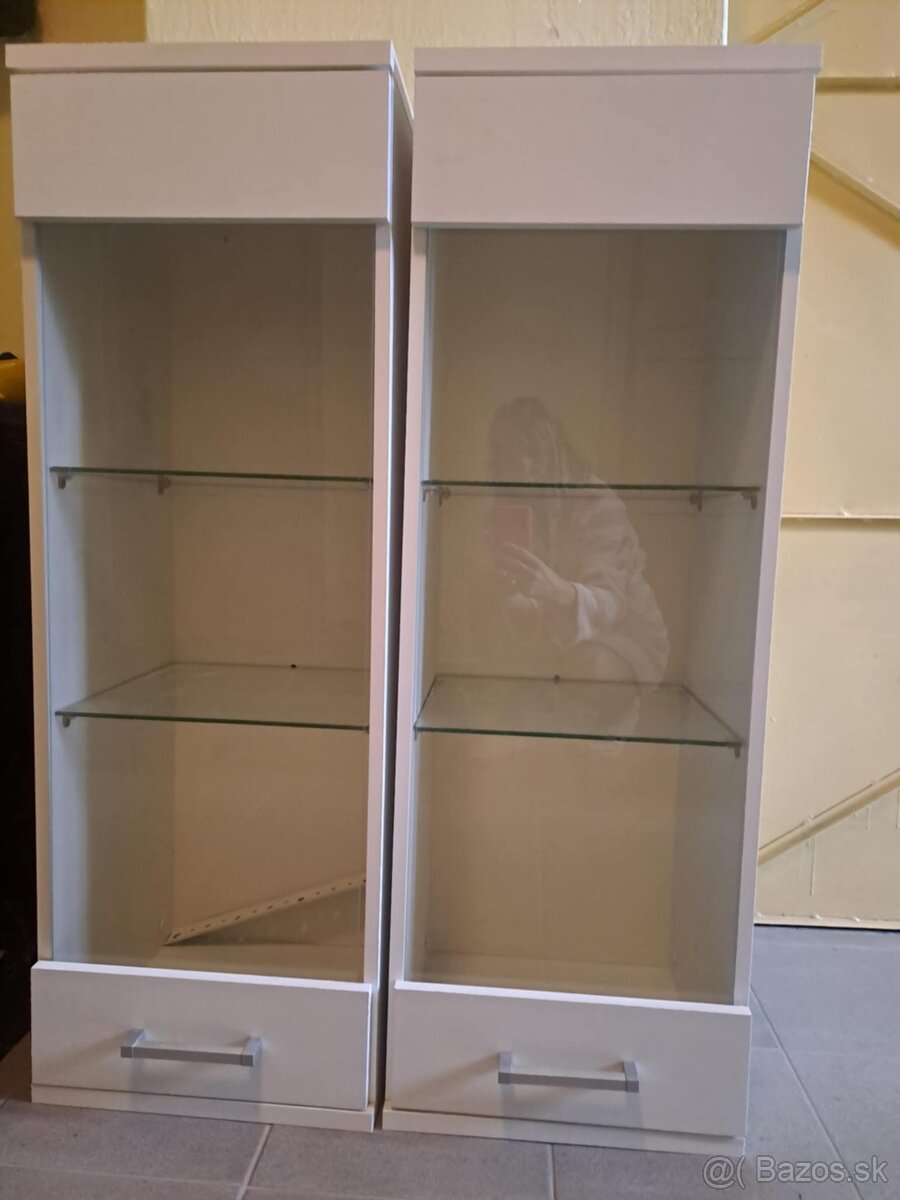 Obyvacia stena- 2x vitrina a stolik pod tv
