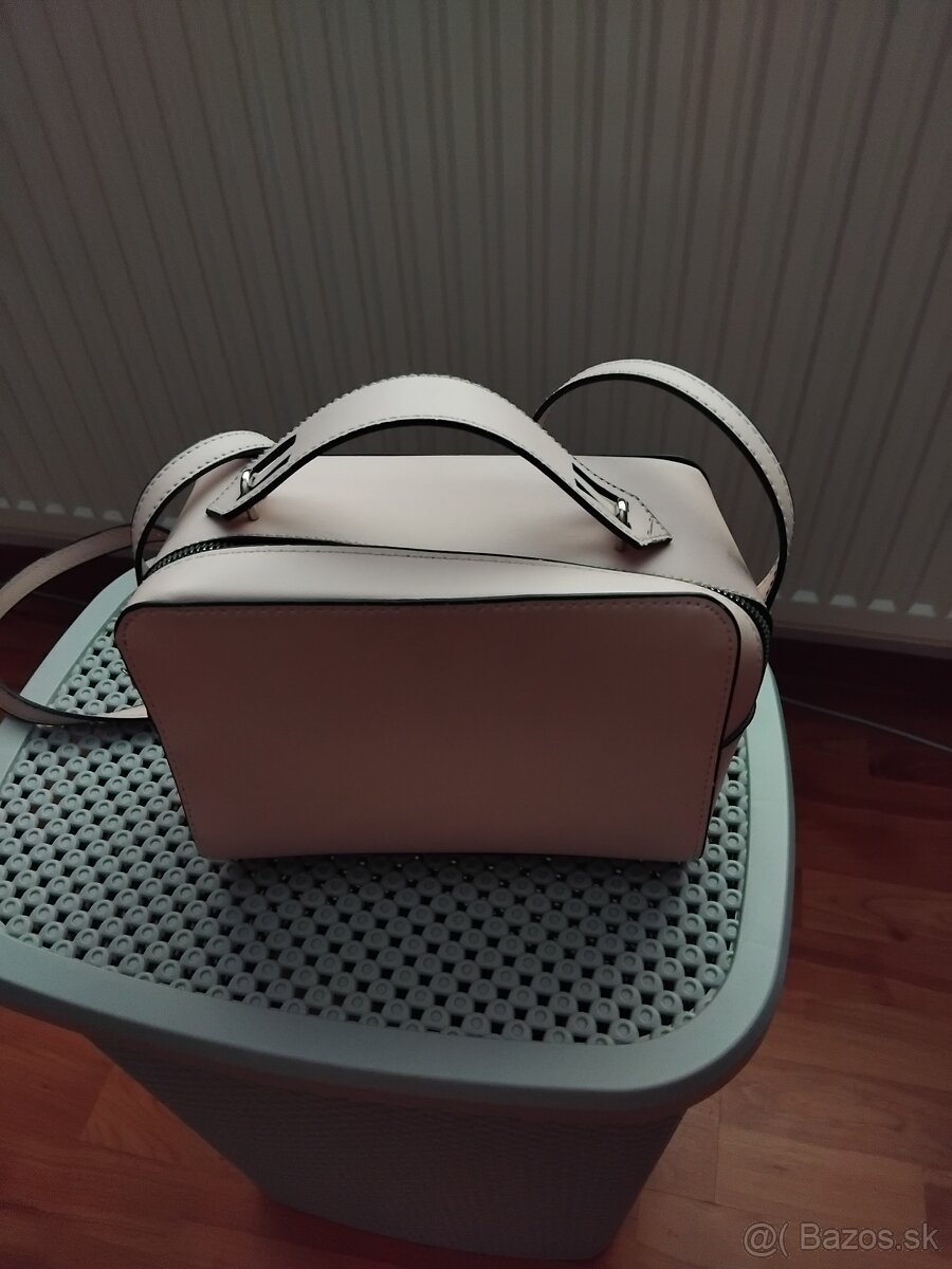 Damska ruzova kabelka