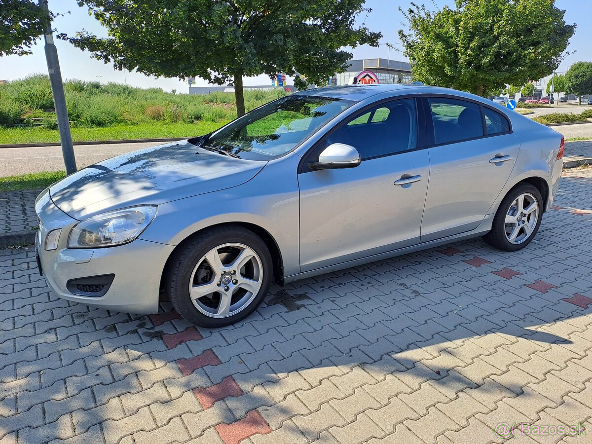 Predám Volvo s60 309000km nova sada zimnych pneu