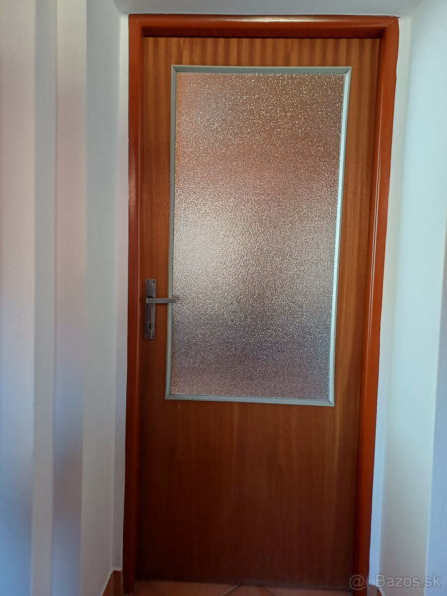 Dvere interierove so sklom, plne