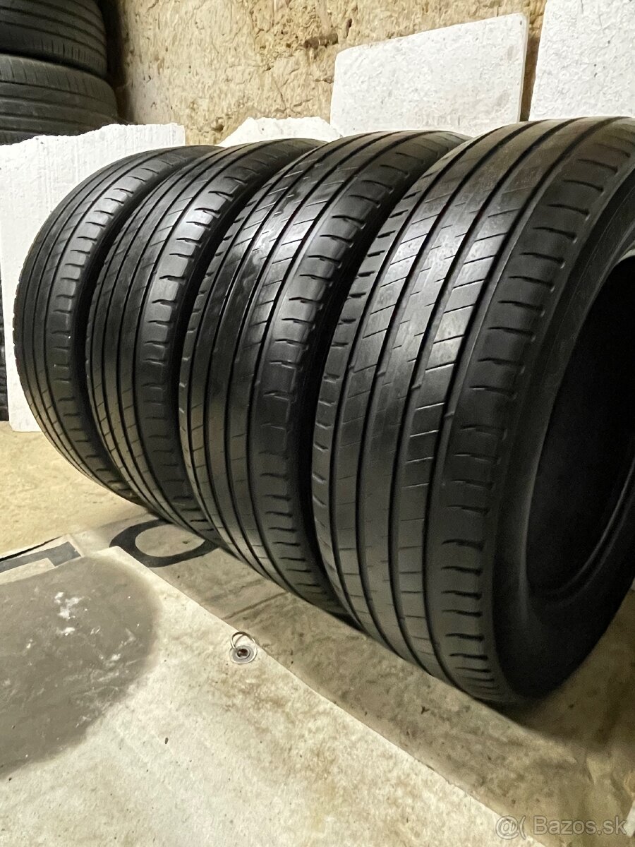 Michelin 235/65 R17 4x=120e