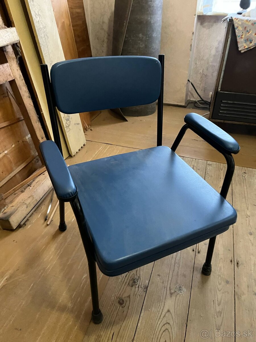 Stolička na WC
