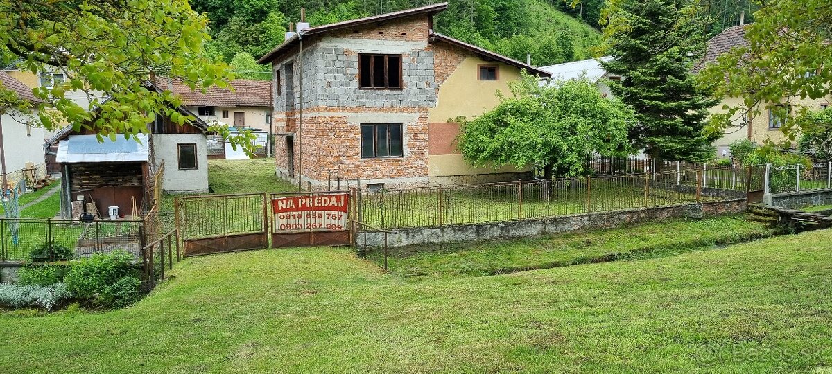 NA PREDAJ ROZOSTAVANÝ RD V OBCI PODHRADIE okres MARTIN