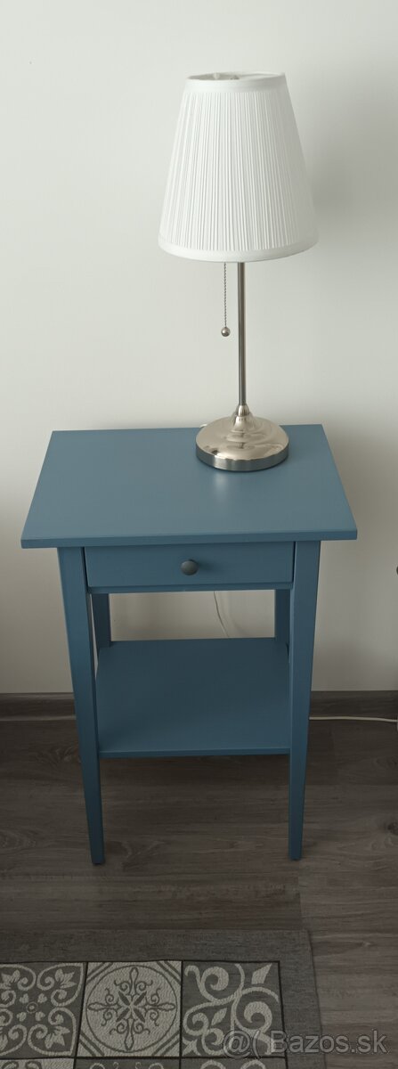 Modry nocny stolik Hemnes