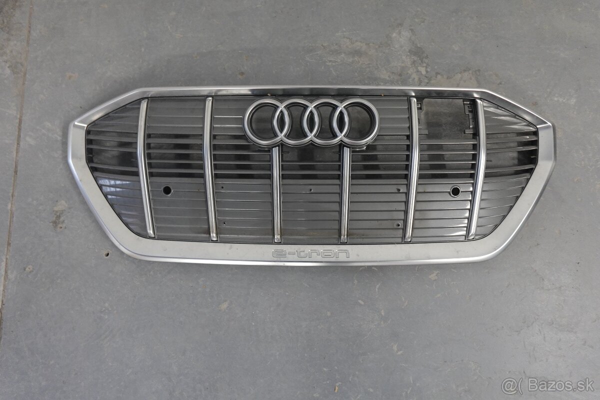 Audi E-Tron SUV 4KE 18-23 Mriežka Chladiča