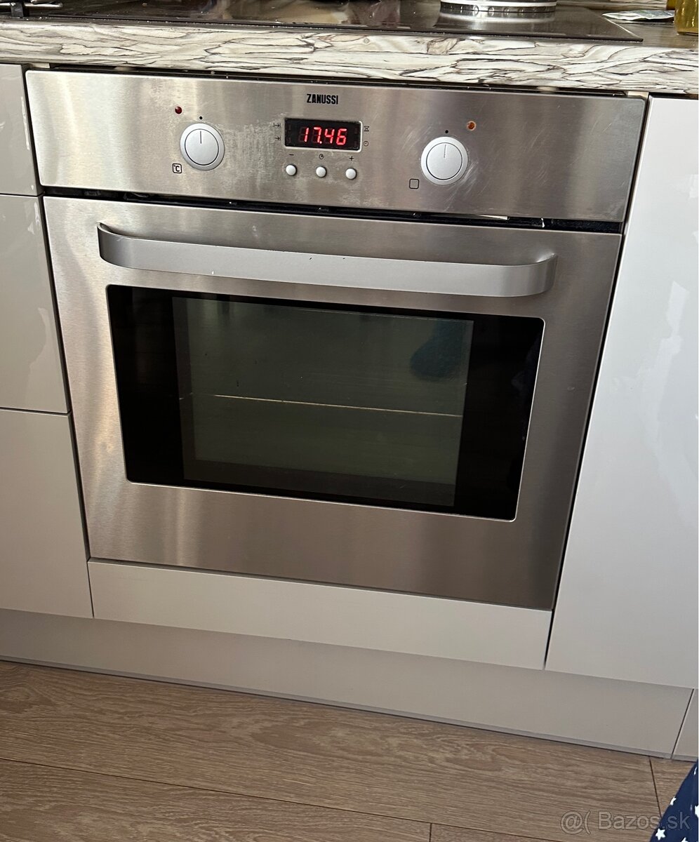 Predám vstavanú rúru Zanussi ZOB482X