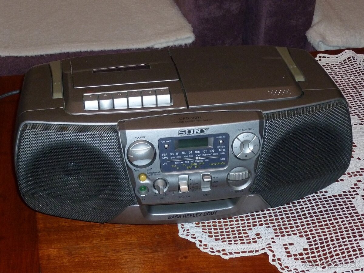 Predám rádiomagnetofón s CD SONY CFD-V27L