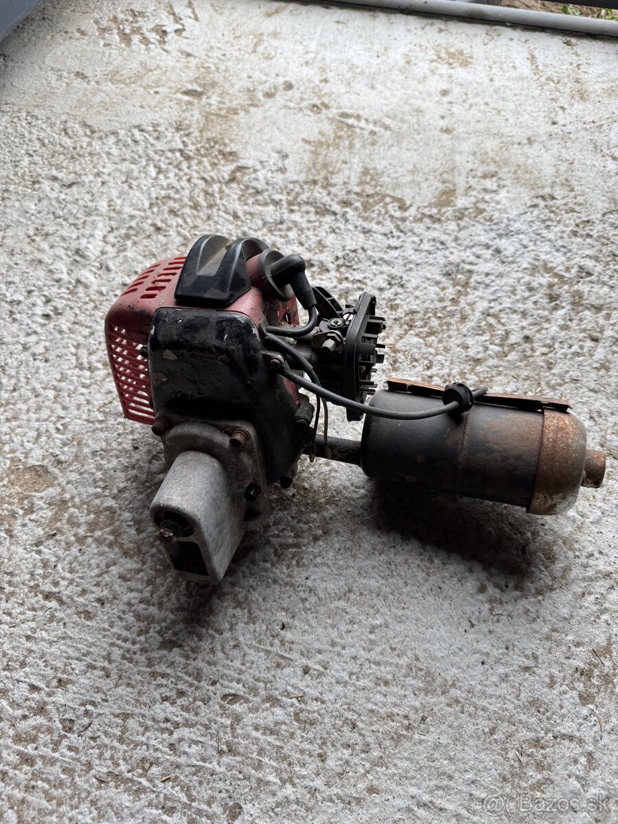 Benzínový motor
