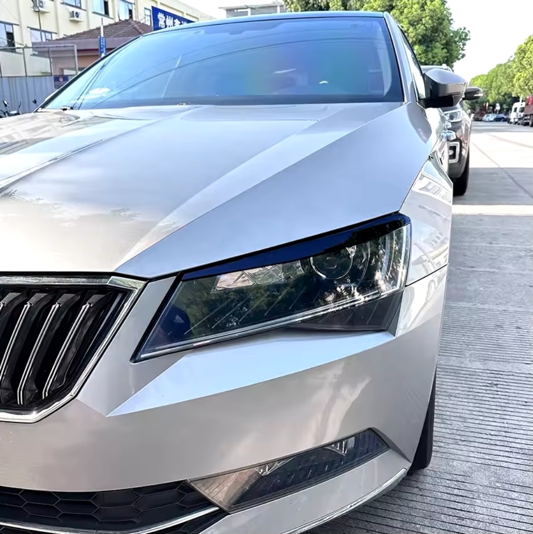 MRAČÍTKA PŘEDNÍCH SVĚTEL Škoda Superb III