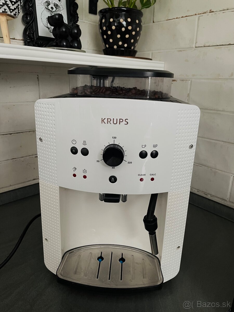 Automatický kávovar Krups Essential EA810570