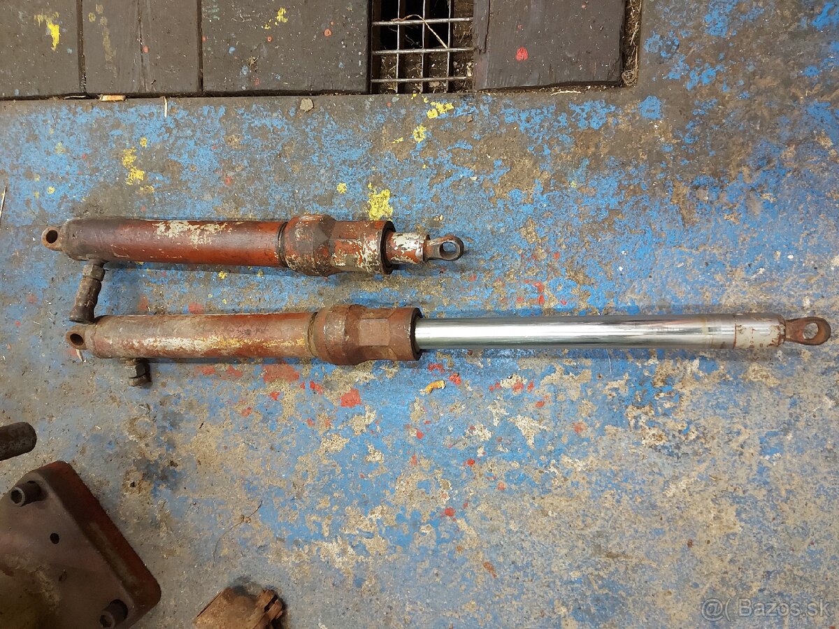Hydraulicky piest