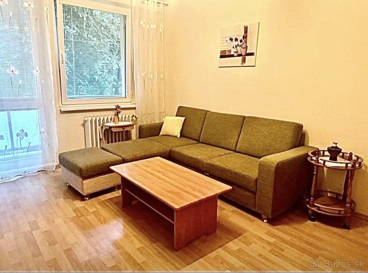 Predam zánovnú sedačku.