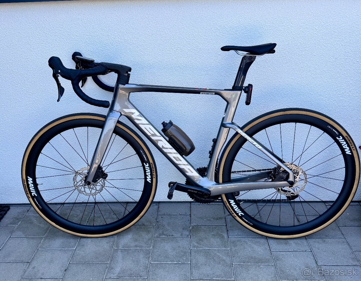 Karbonovy cestny bicykel Merida Reacto 4000