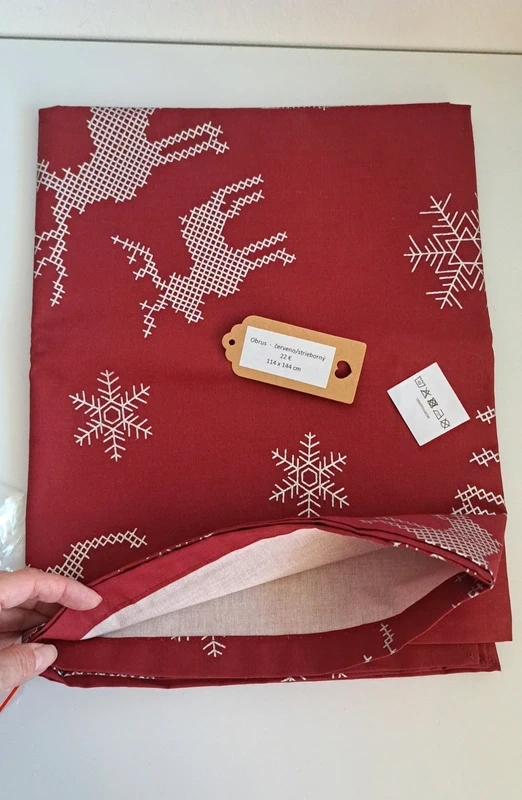 Červeno-strieborný vianočný obrus - pevná látka