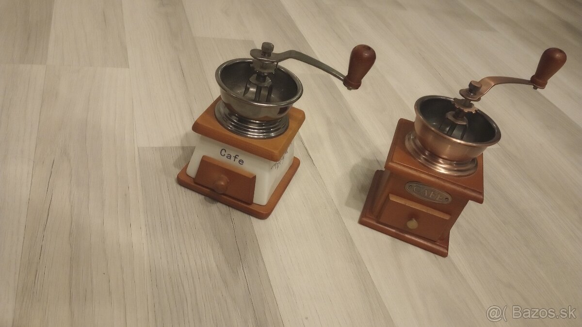 Mlynček na kávu ručný