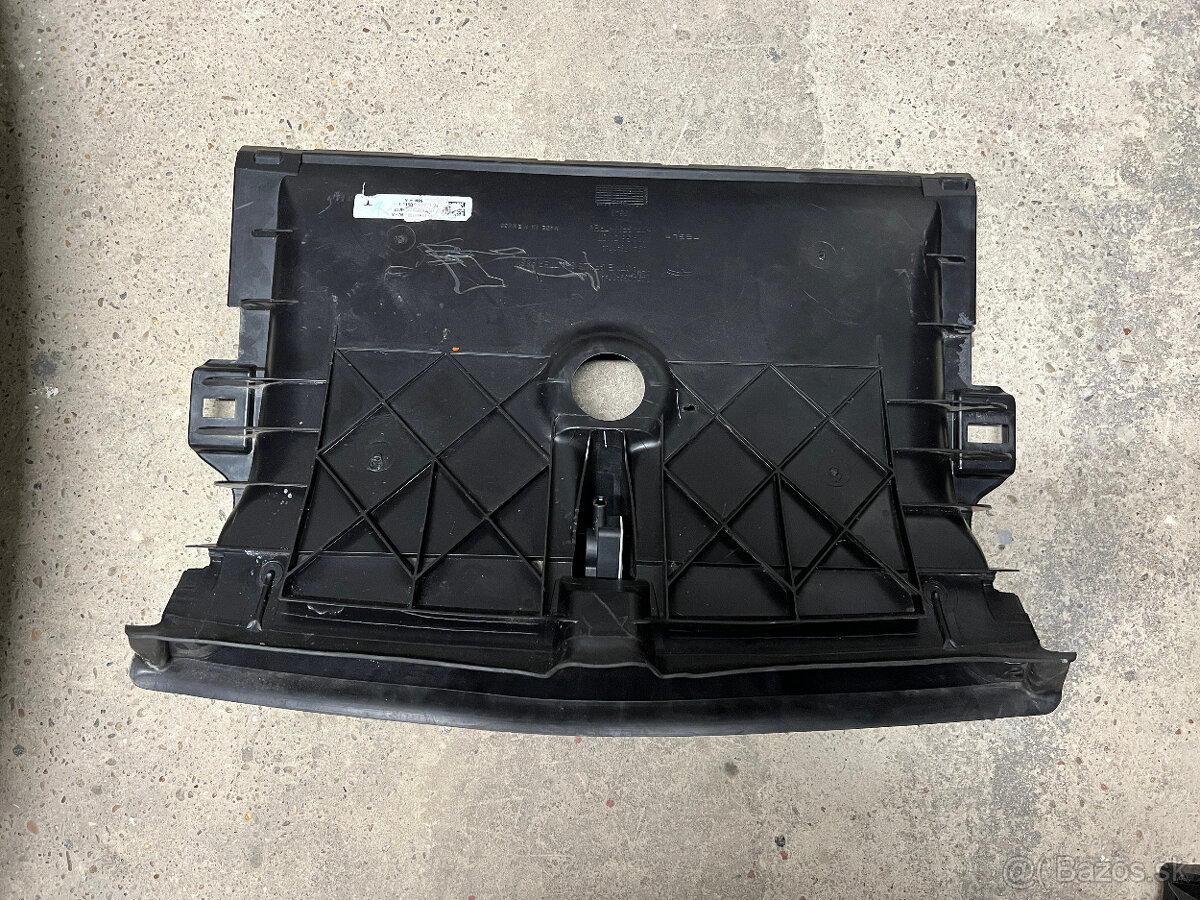 Tesla Model Y kryt predného chladiča