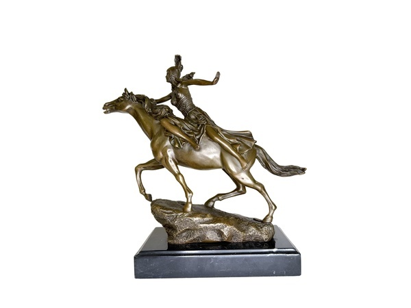 VALKÝRA - BRONZOVÁ SOCHA NA MRAMORU