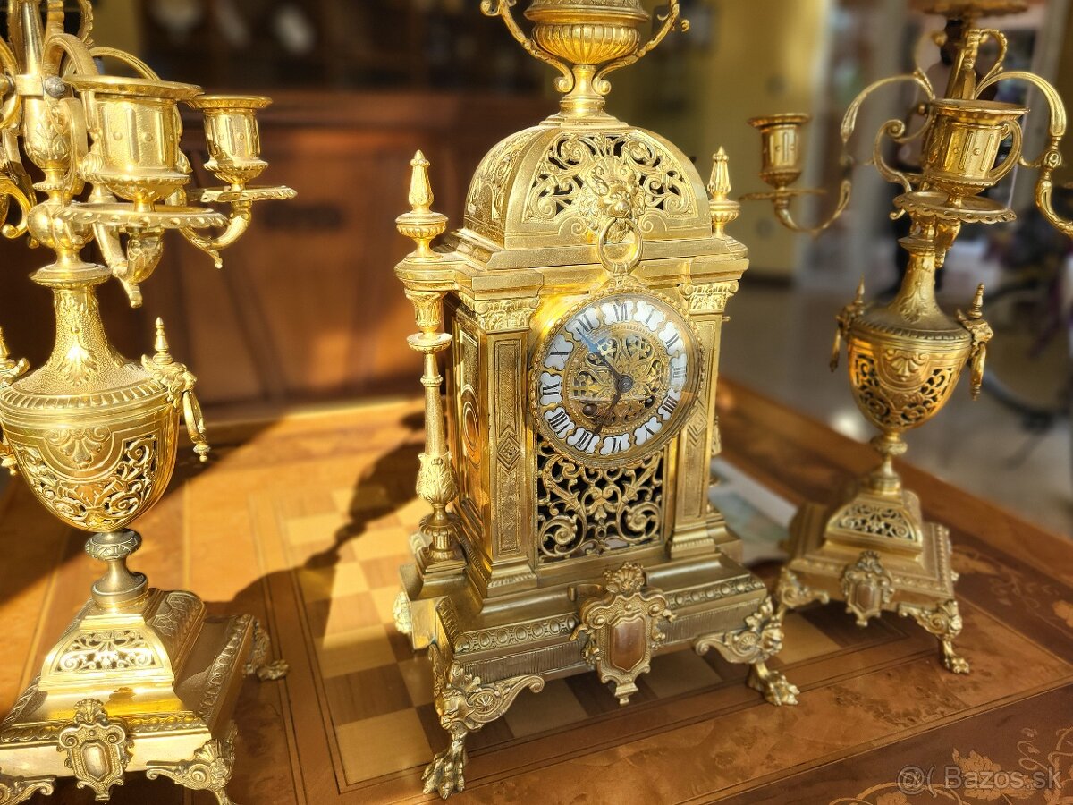 Krbové mosadzné hodiny